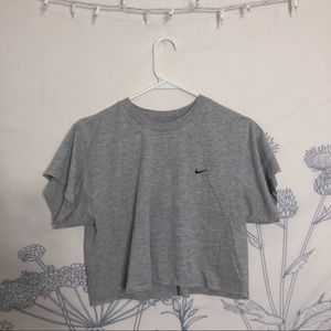 Cropped Nike light grey t shirt